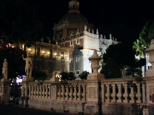 (28) Catania by night 